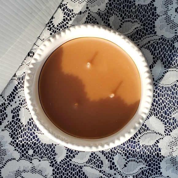 White Stoneware bowl w/Gingerbread scent candle New 3 wick Celebrating Home - Picture 3 of 7